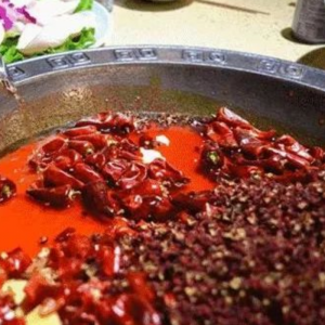 探訪火鍋底料廠：獨特配方魅力何在？